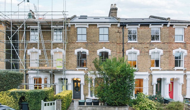 Private Comfortable Loft Apt in Superb Period Home 5 mins walk to Finsbury Park