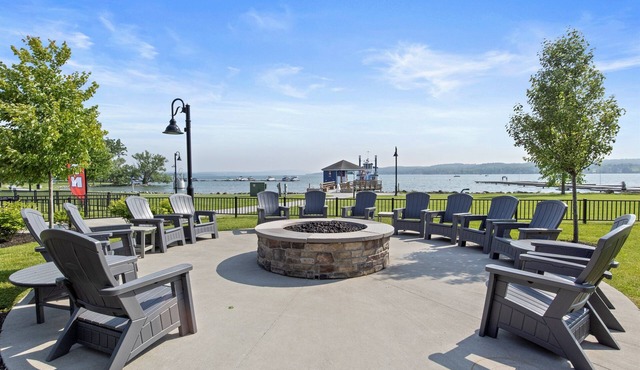 Private Condo | CDGA Lake | Seasonal Hot Tub/Pool