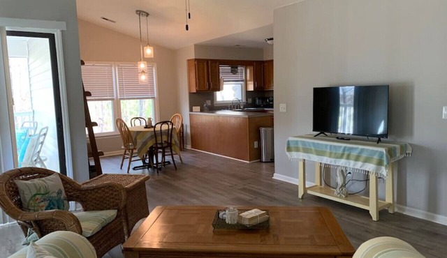 Private Condo, Central, Travel Nurses Welcome