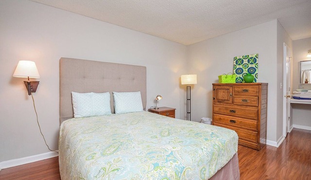 Private condo close to Atlanta, Stone Mountn, Emory with WiFi, AC in cool Tucker