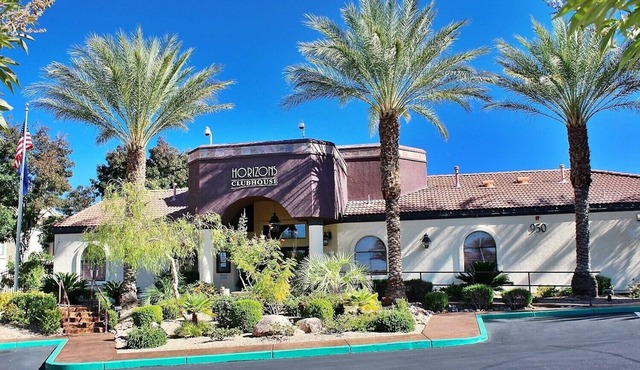 PRIVATE CONDO IN BEAUTIFUL GATED COMMUNITY IN SEVEN HILLS