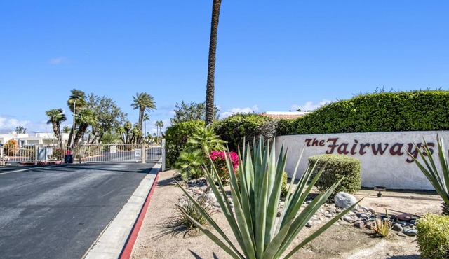 Private condo in South PS + Tennis Courts, Near Golf Course, Grocery & Restauran