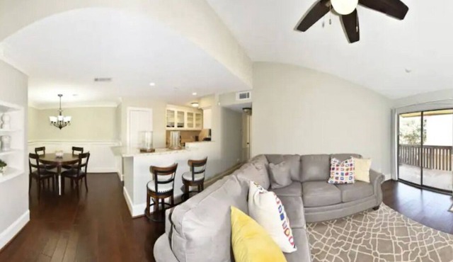 PRIVATE CONDO NEAR DOWNTOWN