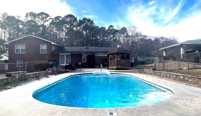 *Private/Contempo/Cozy/House & pool/17 min from ATL & in the Atlanta Metro Area*