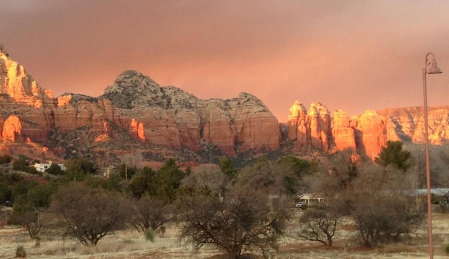 Private, Convenient, Comfortable. With The Best Thunder Mountain Views. Good Va