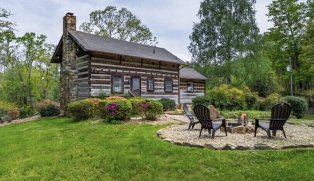 Private & Convenient! 250 acre homestead, horses, ponds, private hiking, creeks
