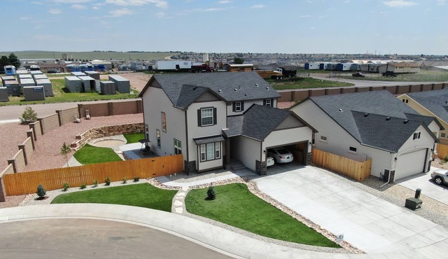 Private Corner Lot Hot Tub & BBQ Cul-de-sac Large Backyard Mountain View