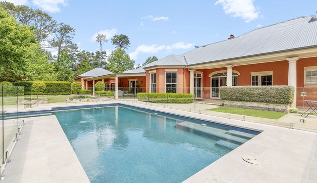 Private, Cosy 3 Room Queen Suite with Pool, Arcadia