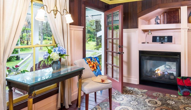 Private Cottage at Boutique Hotel in Volcano Village