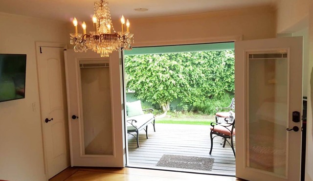 PRIVATE COTTAGE BY THE SEA nin the Most Prestigious Part of Santa Monica.
