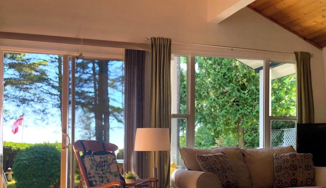 Private Cottage on Pristine 3km Sand Beach | Panoramic Views, Pet Friendly, WIFI