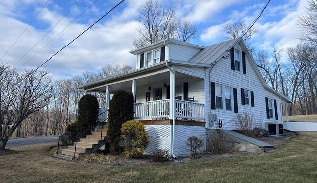 Private Cottage- country views, peaceful, clean