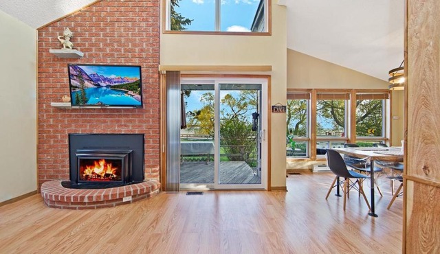 PRIVATE COTTAGE GETAWAY On LAKE SIMCOE