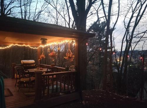 Private Cottage in Carnegie - Close to Downtown - Pet Friendly