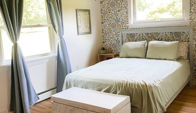 Private Cottage in Penn Yan w/yard and lake front