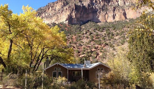 Private cottage located on the Jemez River and close to town.