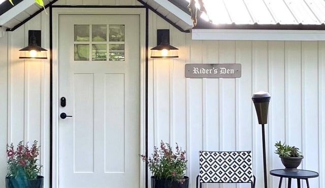 Private cottage located on The Carriage House Inn Estate