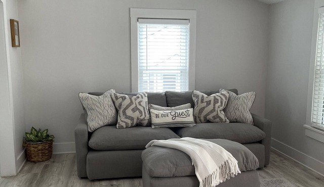 Private Cottage + Mins to Downtown Savannah River Street.