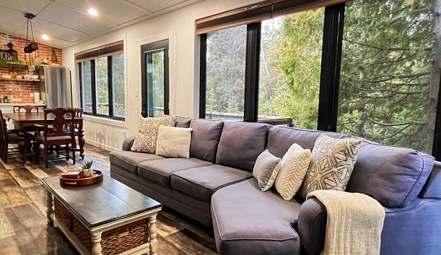 Private cottage nestled in the trees near tranquil Tobermory with WiFi, AC