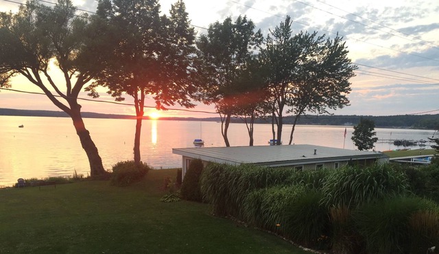 Private Cottage on 80 Feet of Prime Lakefront-Stunning Sunsets.