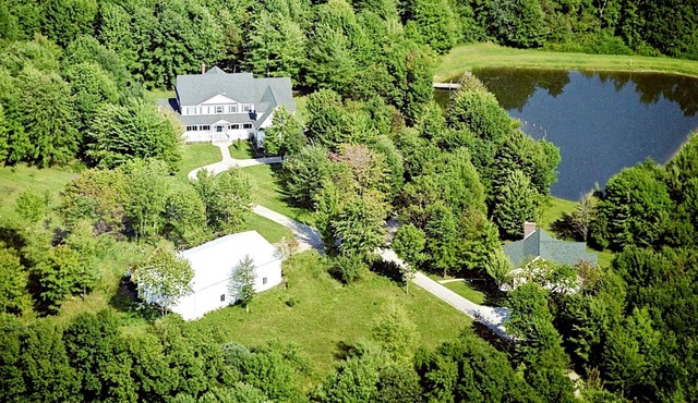Private Cottage on Bear Creek 100 acre Farm- hiking ,covered bridges,wineries