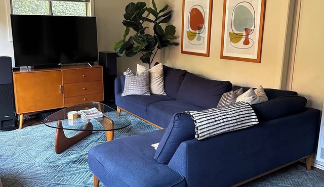 Private Cottage in the heart of West Hollywood