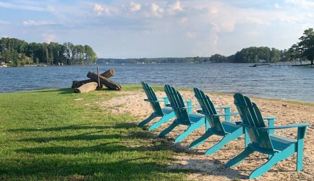 Private cottage w/a HOT TUB, Dock, SUPs & Kayaks