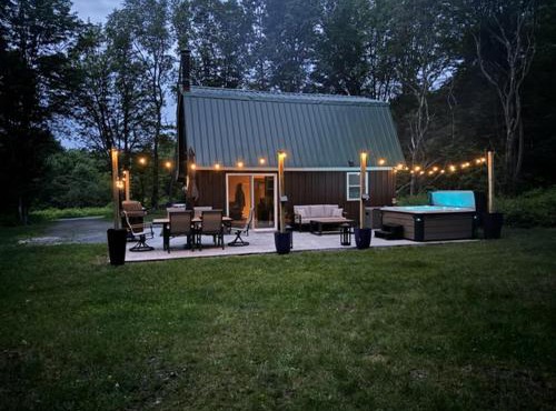 Private Cottage with Hot Tub in the Woods