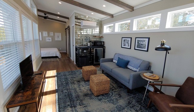 Private cottage with pool & hot tub