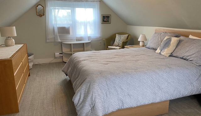 Private Cottage with AC & wifi, Steps to the Beach