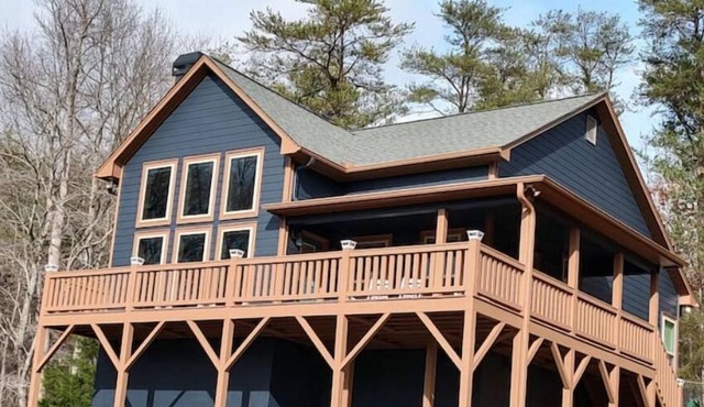 Private cottage with mountain views
