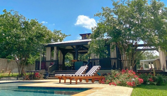 Private Country Estate + POOL + Hot Tub + Pavilion