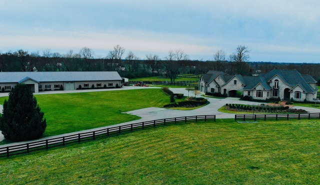 Private Country Estate: 16 miles to Keeneland, 13 to KY Horse Park!