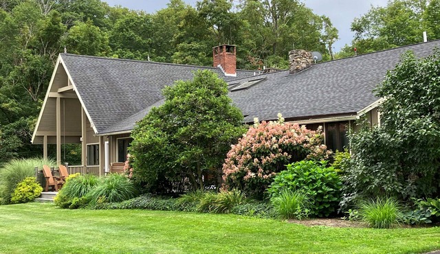 Private Country Home Near Wineries, 6 Bdrm, 4 ba, Hot Tub, Firepit & Billiards