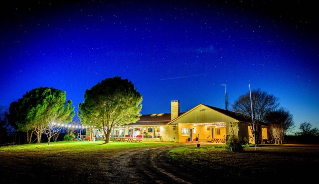 Private Country Home on 4 acres, Open Space, Pool, Hot Tub, Gameroom, Pond