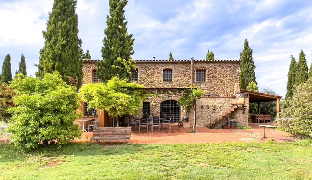 Private Country house Hostal Nou in Crespià with pool