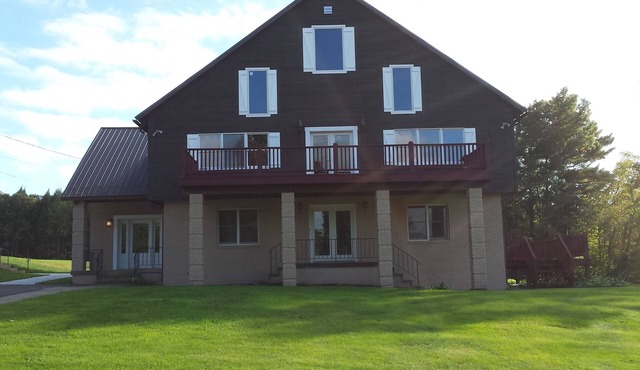 Private Country Inn located on the beautiful Chetremon Golf Course