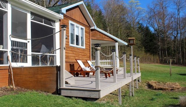 Private Country Living! Central to hiking & wine country!