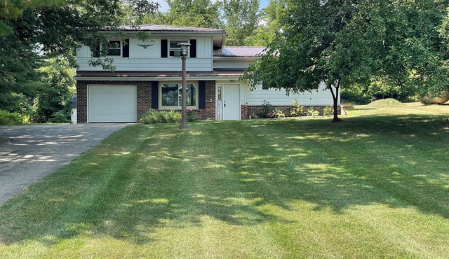 Private Country Retreat Near CMU & Soaring Eagle Casino Sleeps 10