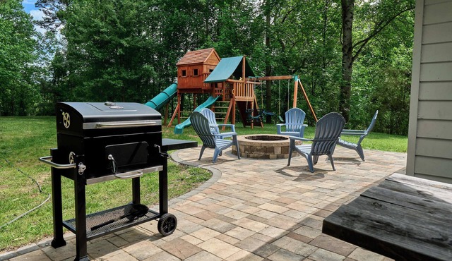 Private Countryside Home near Lake Lure:Play Set-FirePit-Grill-Large yard!