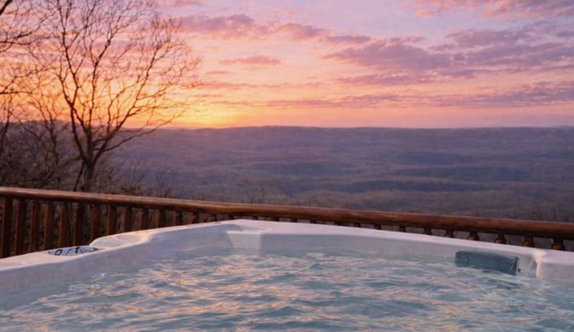 Private Couples Retreat, Hot Tub, Sauna & Views