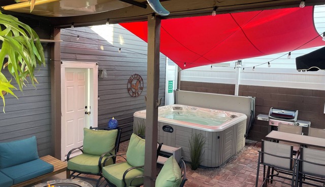 Private Courtyard, Hot Tub, Reserved Parking, HVAC, Steps to Bay Beach