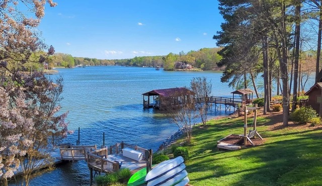 Private Cove Lakefront Dock Hot Tub Firepit Game Room Sleeps 14