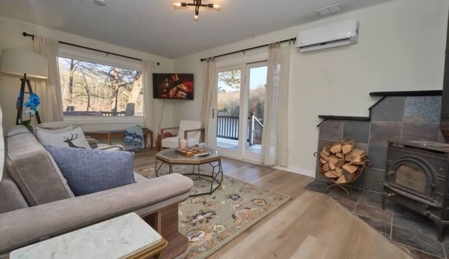 Private Cozy 2BR Lakefront, 200-Acre Estate