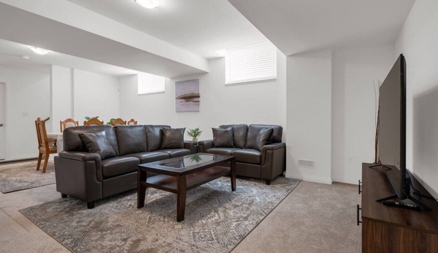 Private & Cozy 2BR Retreat Near Niagara Falls