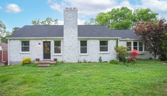 Private Cozy 4BR Near Airport! Gated with Fire pit!