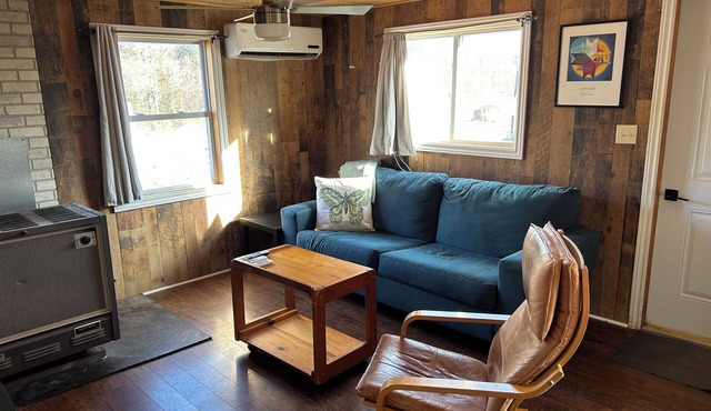 Private Cozy Acreage in nature (pets welcome)