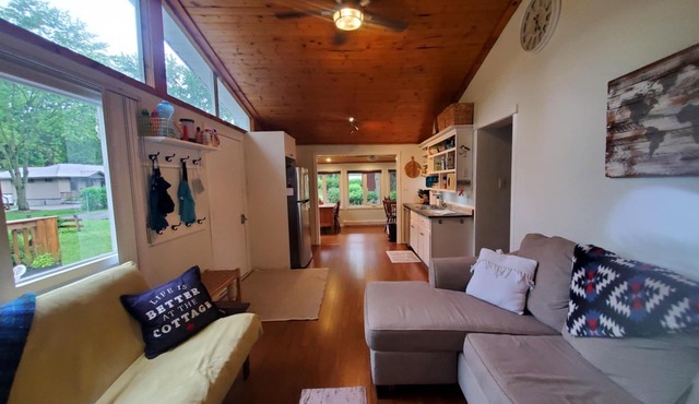 Private, cozy and steps from the beach!