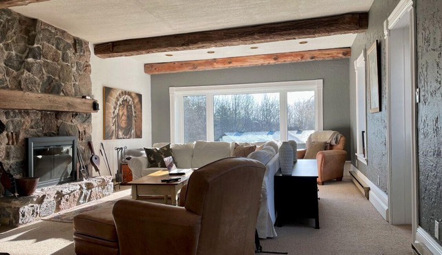 Private, Cozy Country Retreat in a cul-de-sac beside a 1,000-acre nature reserve