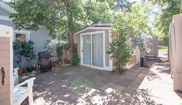 Private Cozy Guest House on Mapleton Hill, Walkable to Pearl St & Hiking Trails